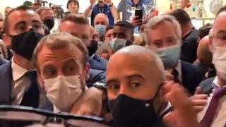 Fransa Cumhurbaşkanı Macron'a yumurtalı saldırı!