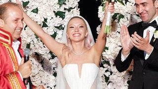 Ece Seçkin sözünü tuttu! Gelinliği hediye etti