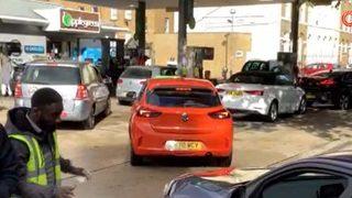 İngiltere'de kriz devam ediyor! Uzun kuyruklar oluştu: Brexit kaynaklı