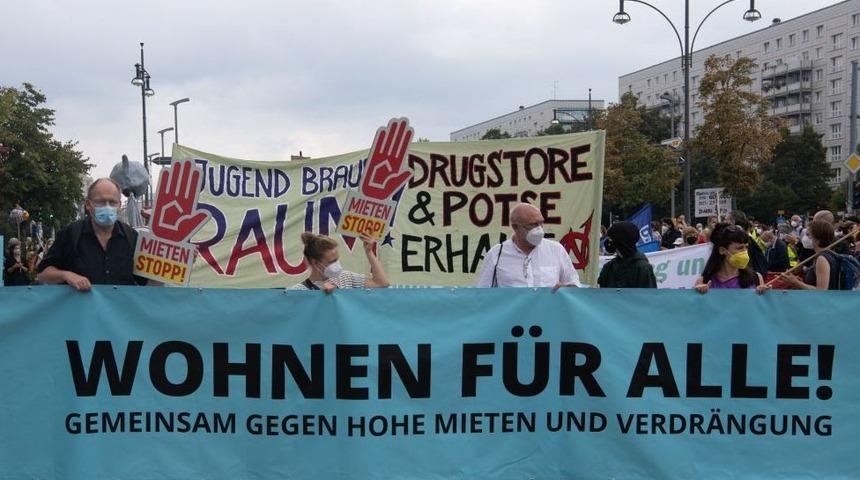 Berlin'de konut sıkıntısı: Halk referandumda 200 binden fazla konutun kamulaştırılmasına 'Evet' dedi