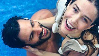 Özge Gürel ve Serkan Çayoğlu'ndan olay 'James Bond' pozu! Beğeni ve yorum yağdı...