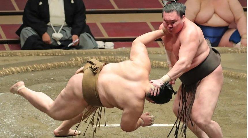 Hakuho: Japonya'nın emekliliğini açıklayan yenilmez sumo güreşçisi