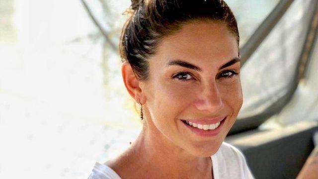 Arka Sokaklar'ın Melek'inin kardeşiyle ilgili az bilinen bilgi! Bakın Derya Beşerler kiminle evli?