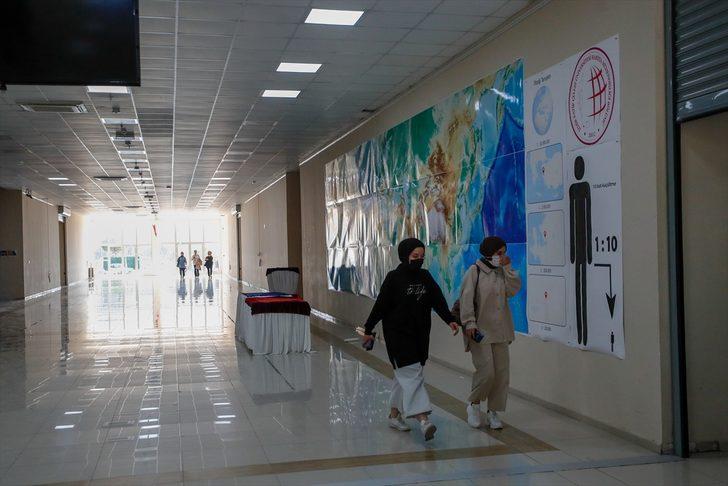 Katip Çelebi Üniversitesinde, kalacak yeri olmayan öğrencilere hocaları ev buluyor G2