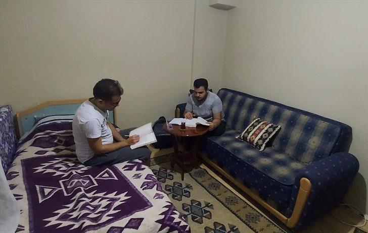 Katip Çelebi Üniversitesinde, kalacak yeri olmayan öğrencilere hocaları ev buluyor G4