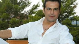 90'ların yakışıklı şarkıcısı Hakan Peker'in dede olduğunu duyanlar 'yok artık' diyor! 