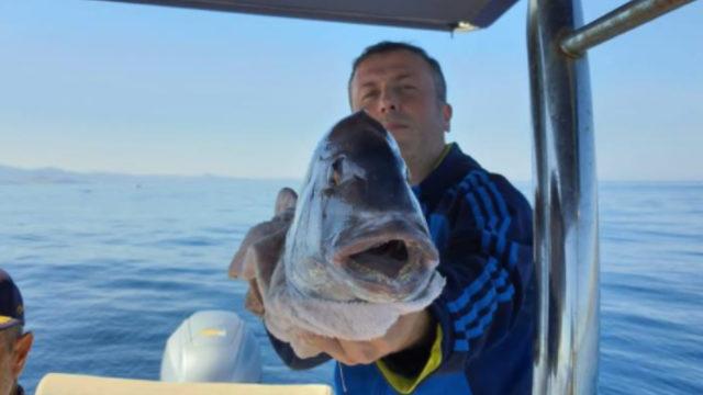 2 bin lira civarında! Tuttuğu balıklara kendisi bile inanamadı 