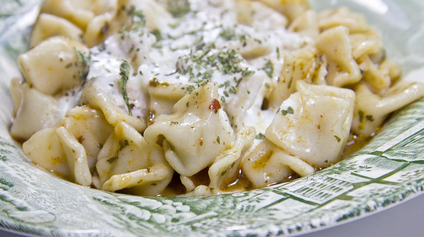 O kadar da zor değilmiş! Mükemmel bir ziyafet için mantı açmanın püf noktaları