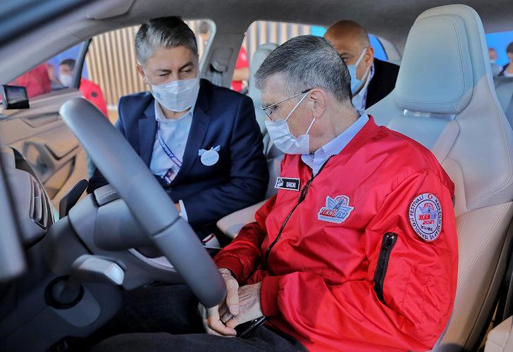 Prof. Dr. Aziz Sancar, TEKNOFEST'te TOGG'un direksiyonuna geçti G3