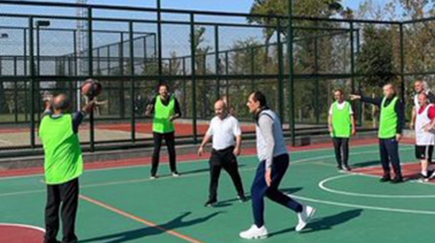Cumhurbaşkanı Erdoğan'dan danışmanları ve bakanlar ile basketbol maçı! "Skor 50-24. Kimin yendiği anlaşılıyordur"