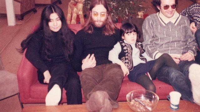 John Lennon ın hiç bilinmeyen şarkısını kaydettiği kaset açık artırmayla satılacak 3