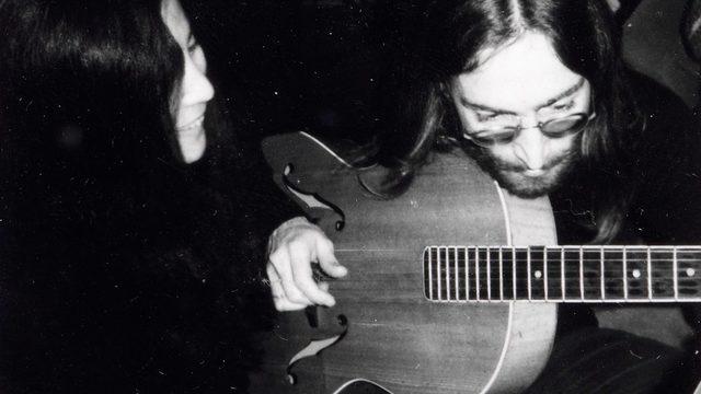 John Lennon ın hiç bilinmeyen şarkısını kaydettiği kaset açık artırmayla satılacak 4