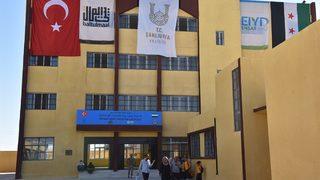 Tel Abyad'da yardım kuruluşlarınca onarımı tamamlanan okullar açıldı