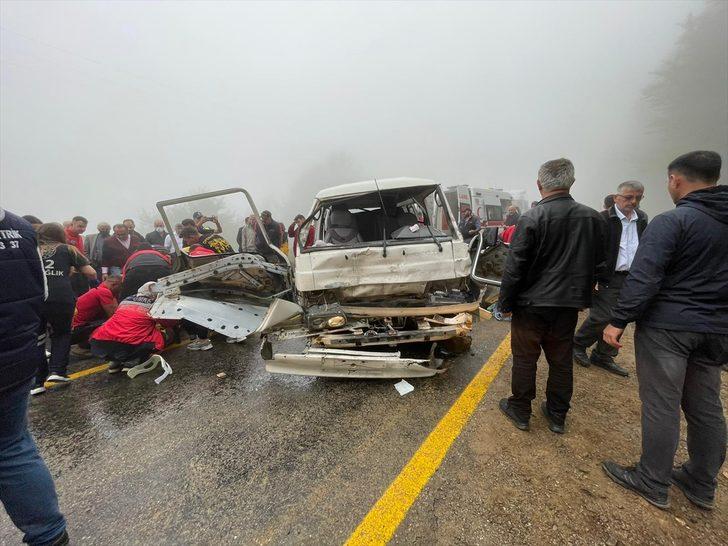 Kastamonu'da tıra arkadan çarpan panelvandaki 5 kişi yaralandı G2