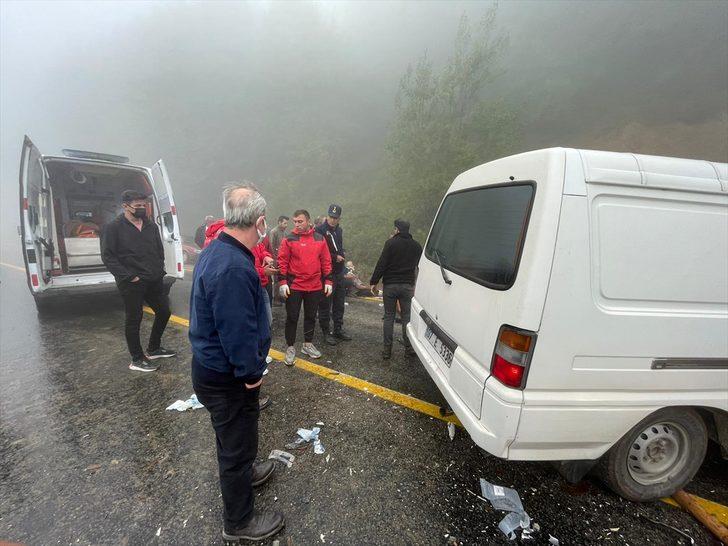 Kastamonu'da tıra arkadan çarpan panelvandaki 5 kişi yaralandı G4