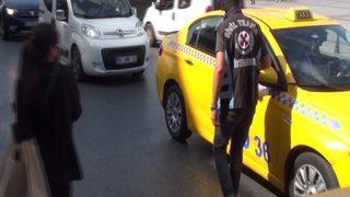 Taksim'de taksiciden ezber bozan bahane! Çok uzak, alamam