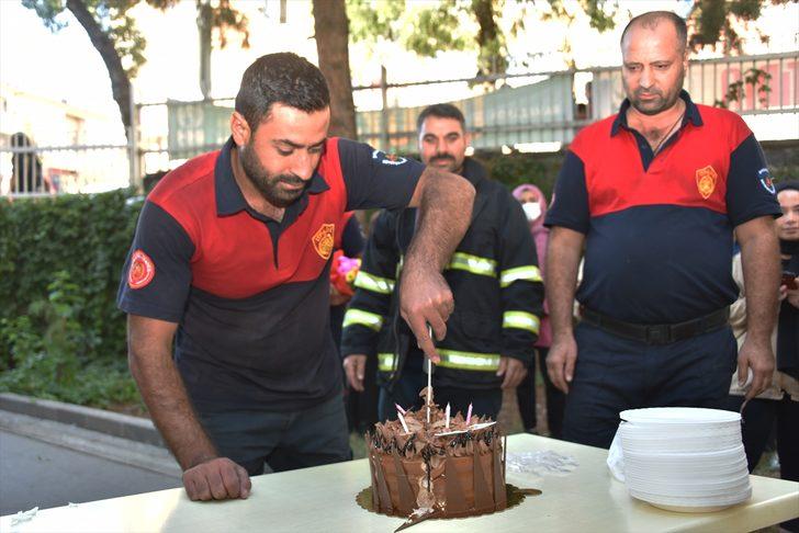 Yangın ihbarına giden itfaiye ekibine öğrencilerden sürpriz kutlama G1