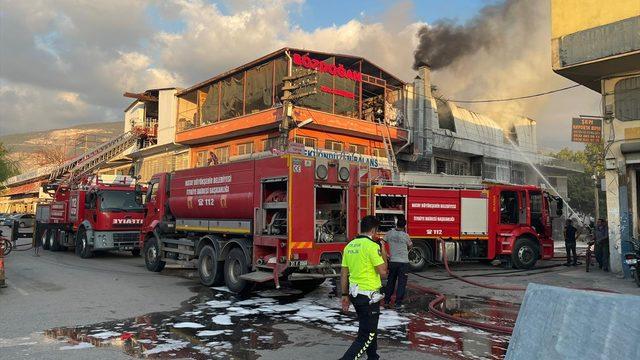 Hatay'da polyester imalathanesinde çıkan yangın söndürüldü