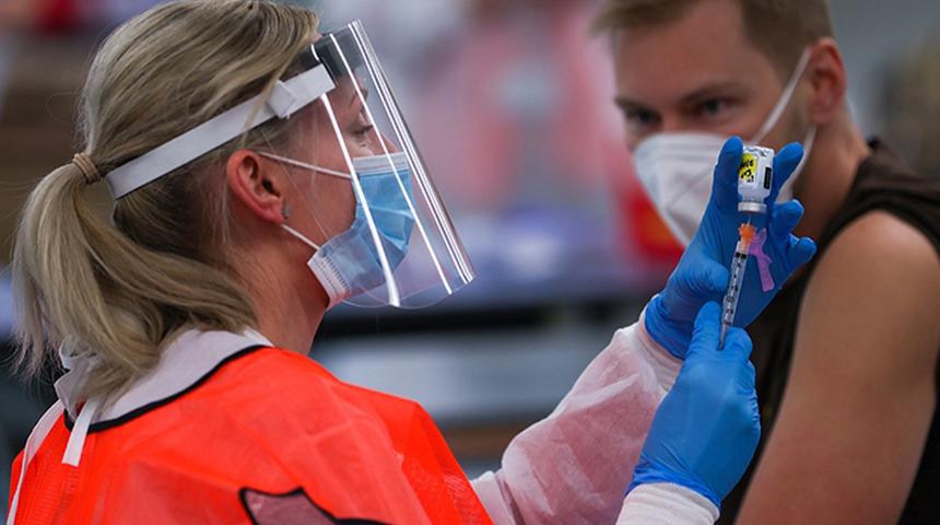 ABD'de hastane, koronavirüs aşısı olmayan çalışanlarını işten çıkardı