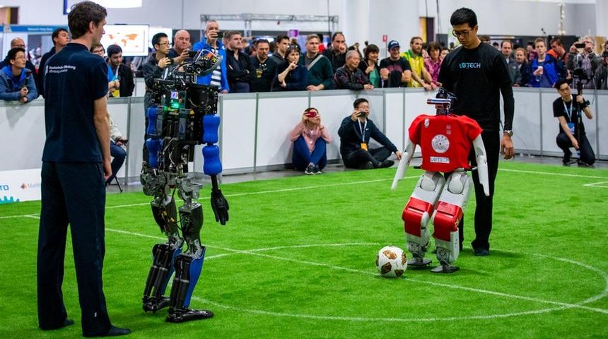 Robot futbol takımı 2050 D&uuml;nya Kupası şampiyonunu yenebilir mi?