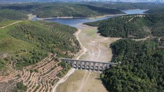 Alibeyköy Barajı adeta çöle döndü! Kuruyan kısımları film seti oldu