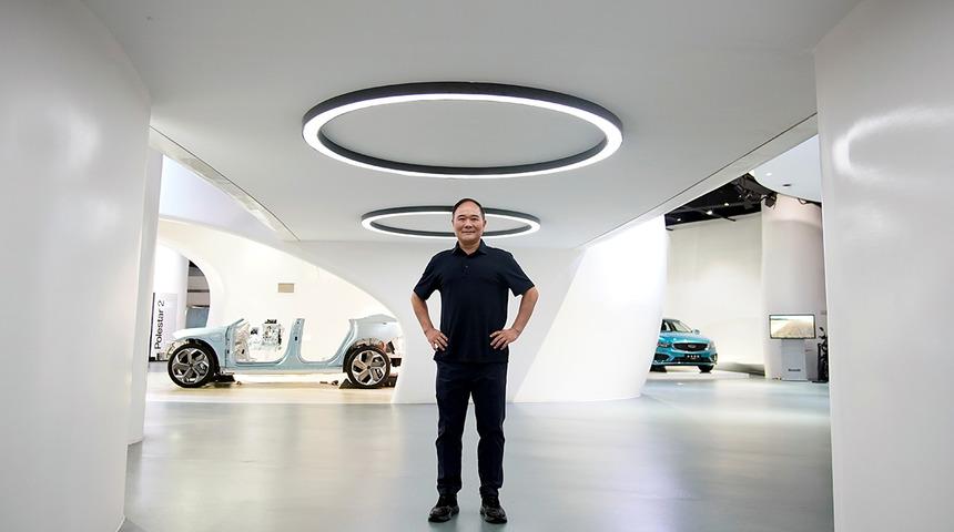 &Ccedil;inli otomobil &uuml;reticisi Geely'nin kurucusu akıllı telefon sekt&ouml;r&uuml;ne giriyor