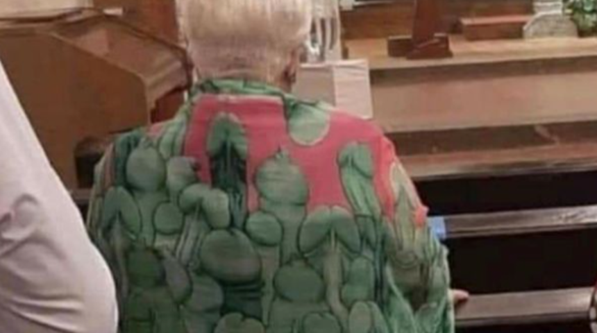 Penis desenli gömleğiyle kiliseye giden yaşlı kadının fotoğrafı sosyal medyada olay yarattı