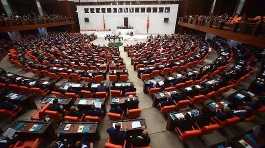 AKP, yeni anayasa i&ccedil;in muhalefete &ldquo;sistem revizyonu&rdquo; &ouml;nerisiyle gitmeye hazırlanıyor