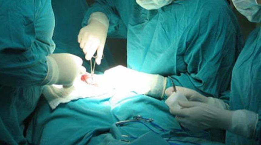 Bacaktan alınan par&ccedil;ayla penis yapıldı