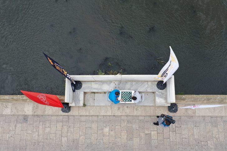 Tarihi Meriç Köprüsü üzerinde satranç oynandı G1