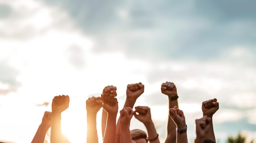 Iraklı çocuklardan protesto