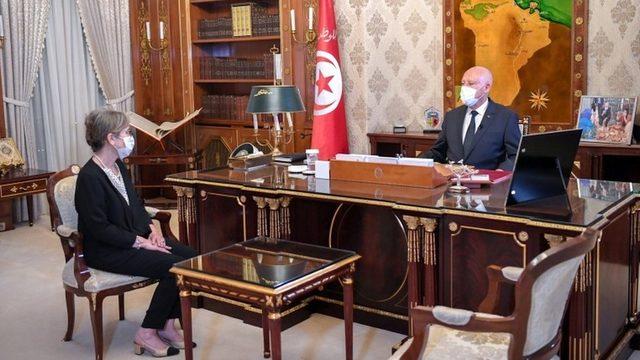 Tunus Cumhurbaşkanı Kays Said (sağda) yeni Başbakan Necla Bouden Romdhane ile görüştü