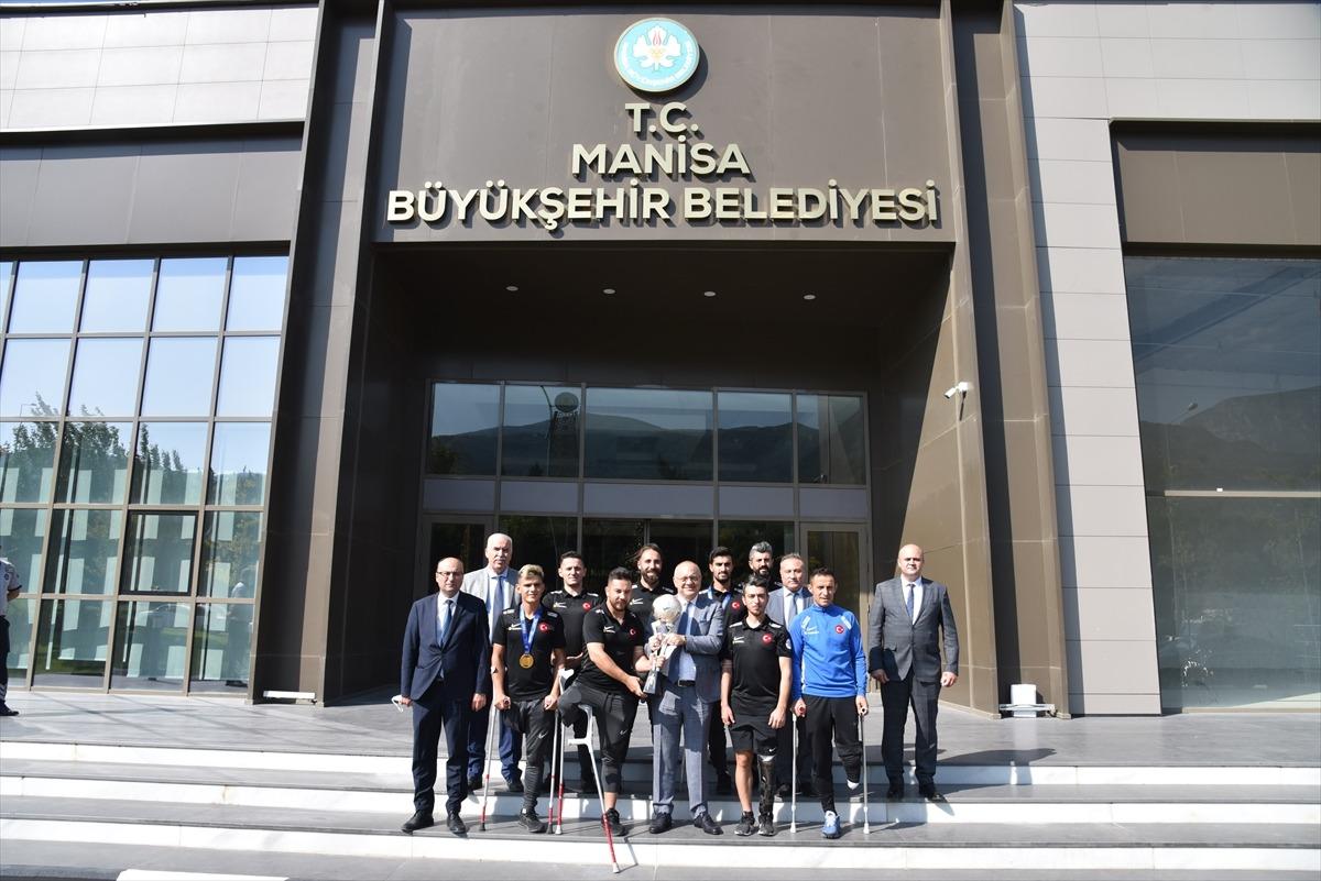 Ampute Futbol Milli Takımı'ndan Manisa B&uuml;y&uuml;kşehir Belediyesine ziyaret