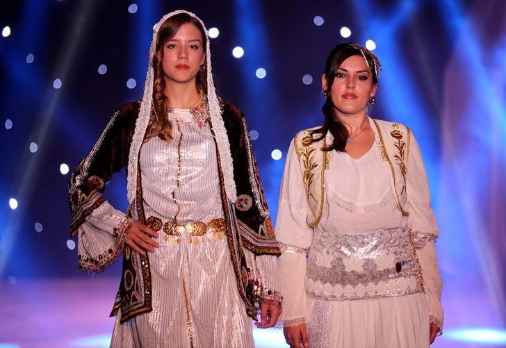 Edirne'de Balkan ve Rumeli kıyafetlerinden oluşan defile ilgi gördü G5