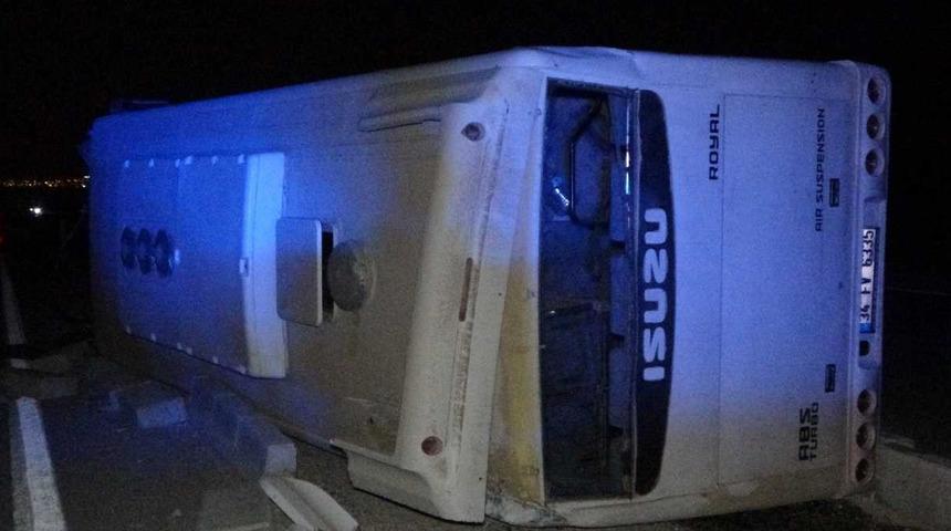 Uşak'ta feci kaza! İşçileri taşıyan servis otobüsü devrildi