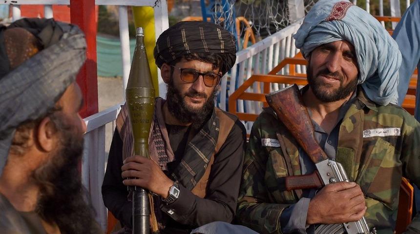 ABD Savunma Bakanlığı yetkilileri: Afganistan'ın Taliban'a ge&ccedil;mesinin ardında Trump y&ouml;netiminin yaptığı anlaşma yatıyor