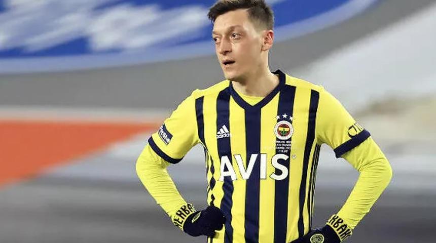 Mesut Özil'e olay sözler: Tembel, işe yaramaz!