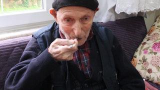 110 yaşındaki Dursun Ali dede uzun yaşamın sırrı anlattı: Her gün mutlaka bir kaşık yerim
