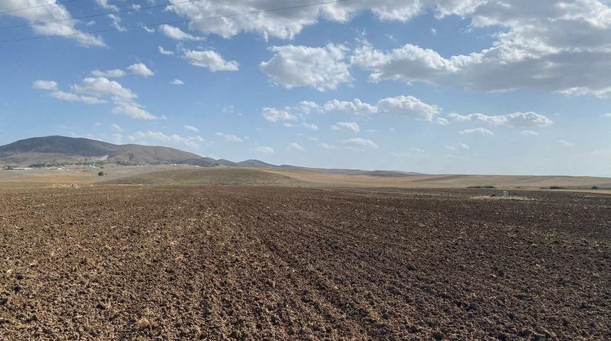 Tarımda girdi maliyetleri arttı, 12 yılda &ccedil;ift&ccedil;ilerin yarısı tarımdan uzaklaştı: 'Dayanacak g&uuml;c&uuml;m kalmadı'