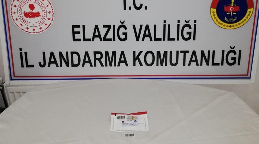 Elazığ'da kimyasal madde satmak isteyen şüpheliyi jandarma ekipleri yakaladı