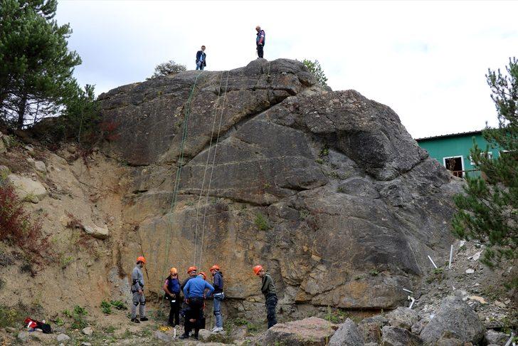 Bolu'da çevik kuvvet ekiplerine arama kurtarma ve dağcılık eğitimi verildi G3