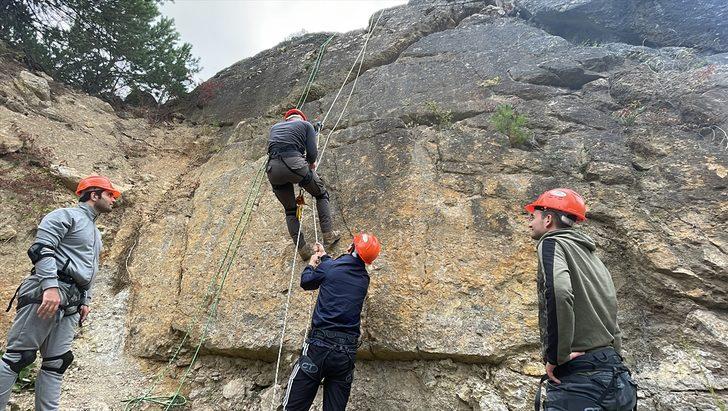 Bolu'da çevik kuvvet ekiplerine arama kurtarma ve dağcılık eğitimi verildi G5
