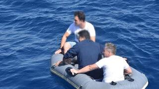 Su altı aracıyla Yunanistan'a kaçmaya çalışırken yakalandılar