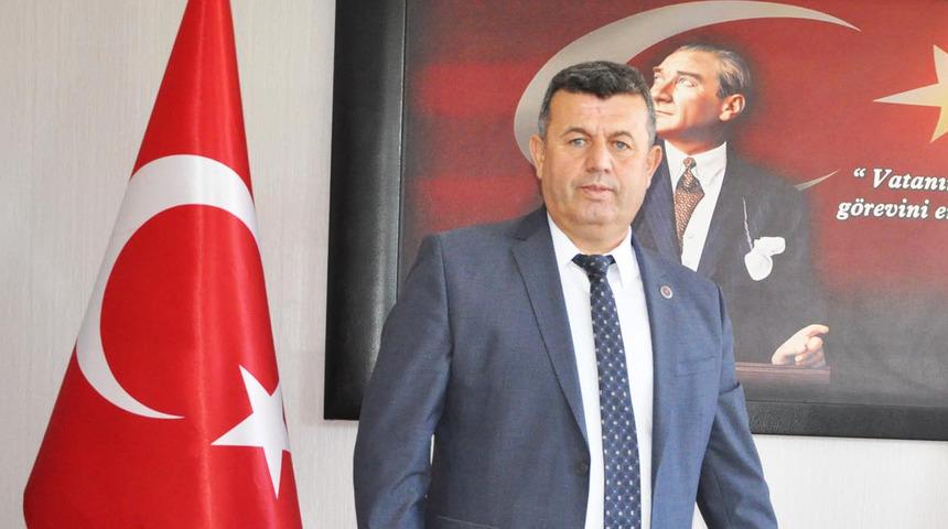 Belediye Başkanı Yurtseven Bozdemir, makam koltuğu yerine iki yıldır sandalyeye oturuyor