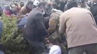 İddiayı duyan su deposuna koştu! Köye biber gazlı müdahale