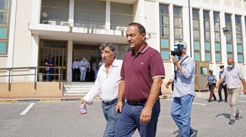 İtalya'da 'g&ouml;&ccedil;men kasabasının' eski belediye başkanına yasa dışı g&ouml;&ccedil;e yataklıktan 13 yıl hapis cezası