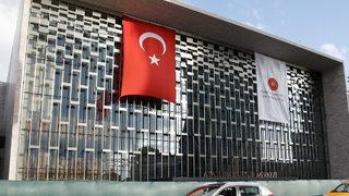 Tartışmaları sona erdirdi! AKM'nin isim tabelası asıldı