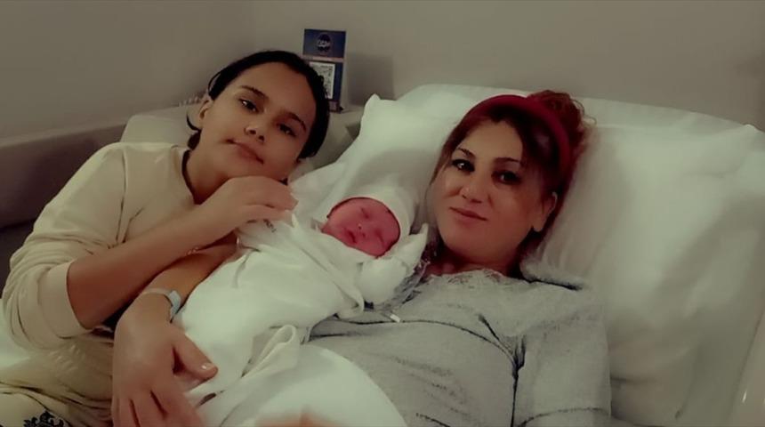 İzmir'de hamile kadını, polis hastaneye yetiştirdi