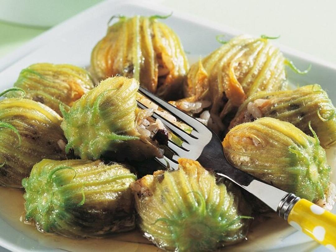 Kabak &ccedil;i&ccedil;eği dolması nasıl yapılır? MasterChef kabak &ccedil;i&ccedil;eği dolması tarifi ve malzemeleri neler?