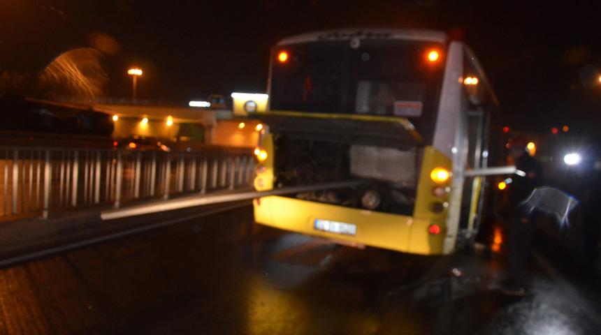 Avcılar'da feci kaza! Bariyer, İETT otobüsüne saplandı: 4 yaralı